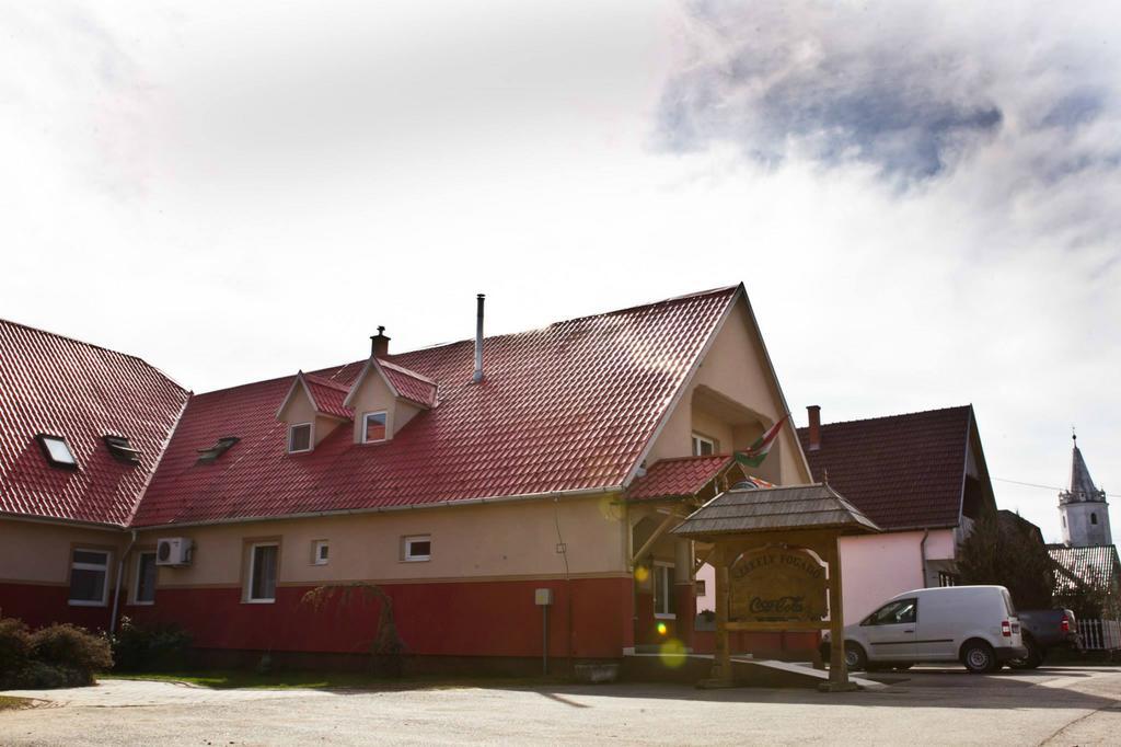 Szekely Fogado Bed and Breakfast Tunyogmatolcs Buitenkant foto